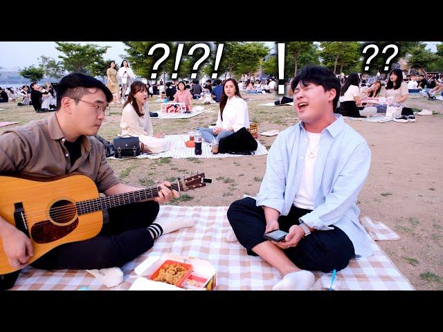 People Are Surprised When A Real Singer Suddenly Starts Singing Amazing High Note At The Park [CC]