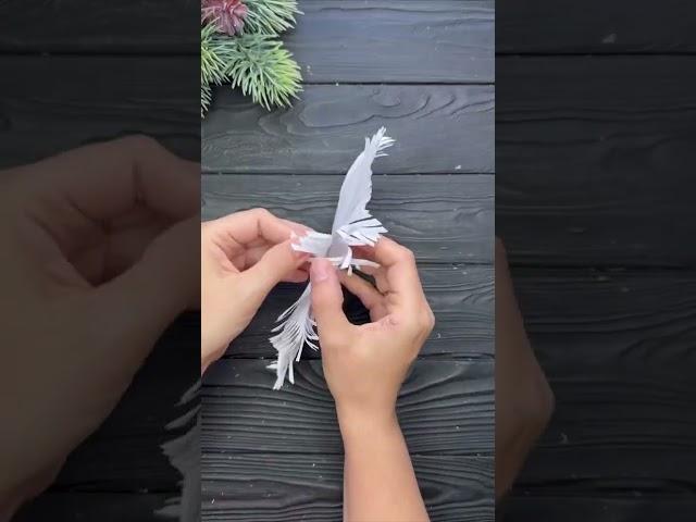 Easy Paper Snowflakes Paper Christmas decorations Tutorials