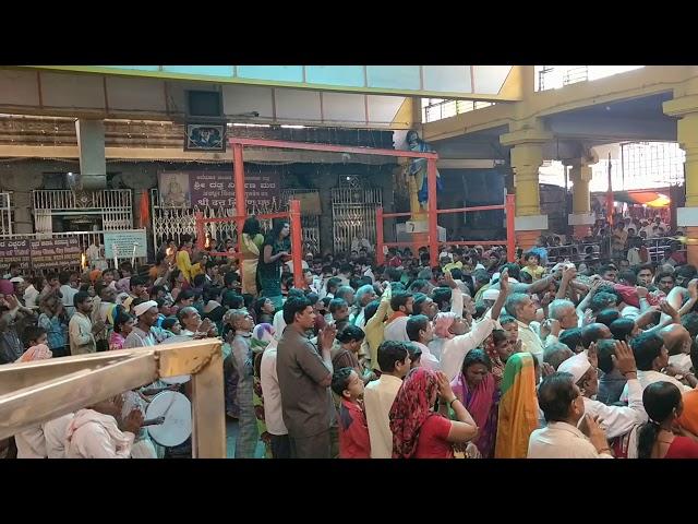 Gangnapur temple real video when palkhi enter's  see how the possessed women's starts 