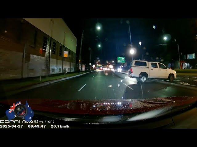 Aussiecams - 1 minute of Bad Driving 103