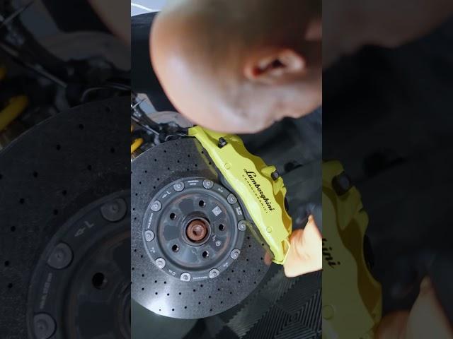 Lamborghini Huracán EVO receiving our CQuartz Finest caliper & wheel ceramic service - Carpro