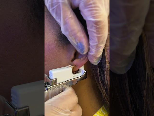 Second Lobe Ear Piercing with STUDEX® System75™ - Easy, Gentle & Hygienic!