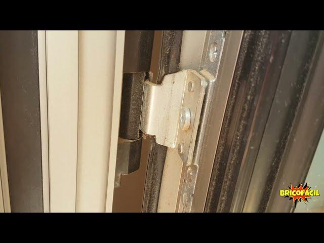 Cómo ajustar una puerta descolgada del tipo aluminio y con puntos de seguridad