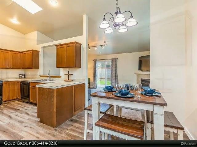 CENTURY 21 Real Estate Center - Rambler in Vibrant Community