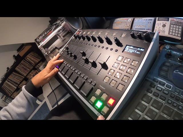 ISLA INSTRUMENTS S2400 12bit sampling drum machine (demo 101)