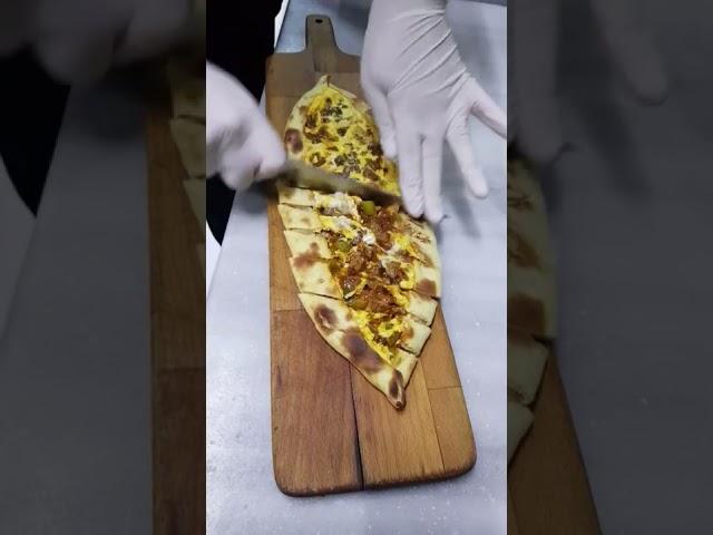 Special Yumurtalı Pide #yemektarifleri #recipe #pide #shorts #shortvideo