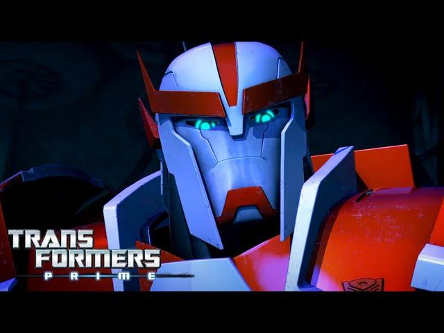 Transformers: Prime | Ratchet Back at Base! | Animation | Transformers Official