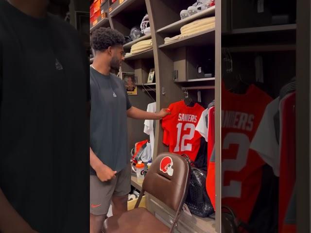 Shedeur Sanders Seeing His Locker For The First Time! #DawgPound #shedeursanders
