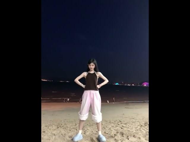 250605 Ju Jingyi Weibo update — “Appear for a bit” (5 live photos) #鞠婧祎 #JuJingyi