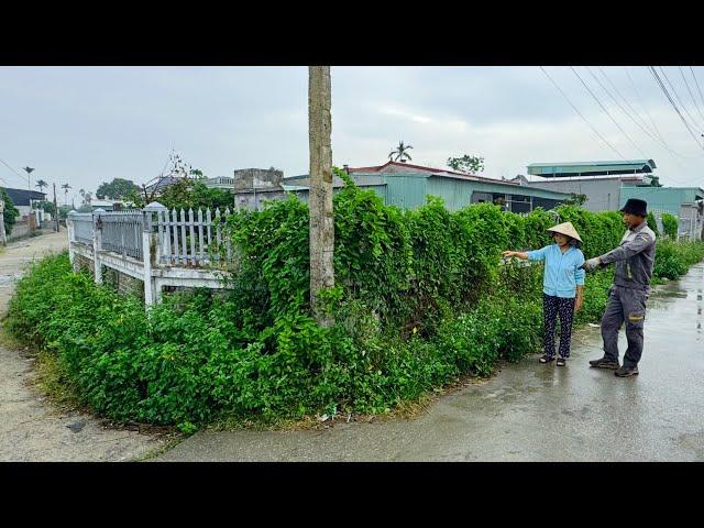 Woman Born Mute Burst Into Tears When I Helped Clean Overgrown Corridor Fence