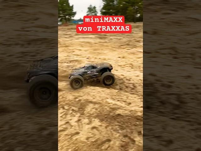 Mnimaxx von Traxxas im Sand getestet RTR 2S Brushless Basher für jedermann