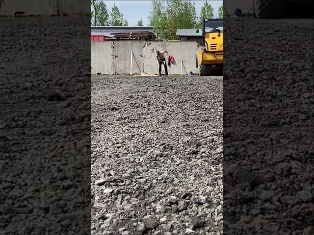 правильная укладка асфальтовой крошки #асфальт #благоустройство #самосвал #строительство #погрузчик
