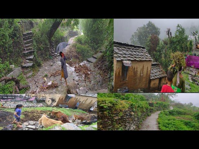 बरसात में कैसे रहते हैं।पहाड़ी गांव के लोग पहाड़ों में।heavy rainfall in the India mountain village.