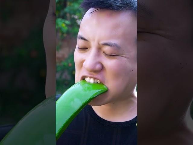 Creazy!eat raw！aloe vera| Chinese Food Eating Show | Funny Mukbang ASMR