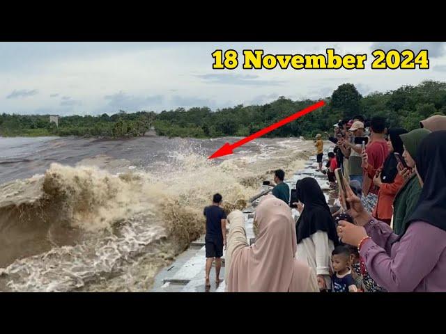 fenomena alam river tidal waves(tidal bore) ombak bono hari ini 18 November 2024