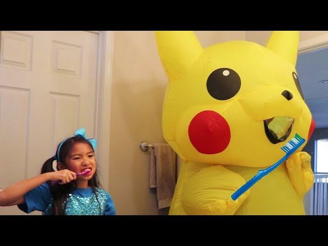 Wendy Pretend Play Morning Routine Brushing Teeth w/ Giant Pikachu Pokemon