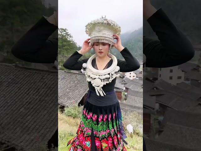 看看九妹 穿盛装的全部过程#苗家九妹 #苗族盛装 #苗族舞蹈 #九妹 #苗族服装 九妹九妹漂亮的妹妹九妹