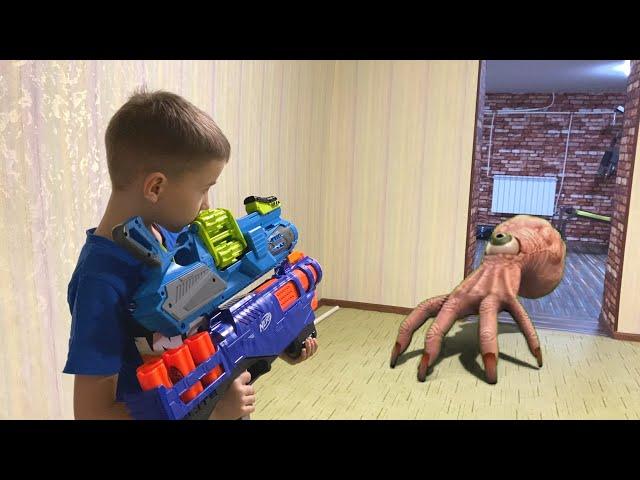 Nerf Game Monsters hands made their way into the house Руки монстры пробрались в дом