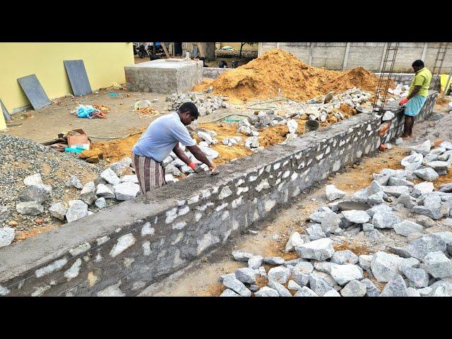 Construction Of Stone Masonry Wall Techniques_Compound Natural Stone Wall Build On Accurately