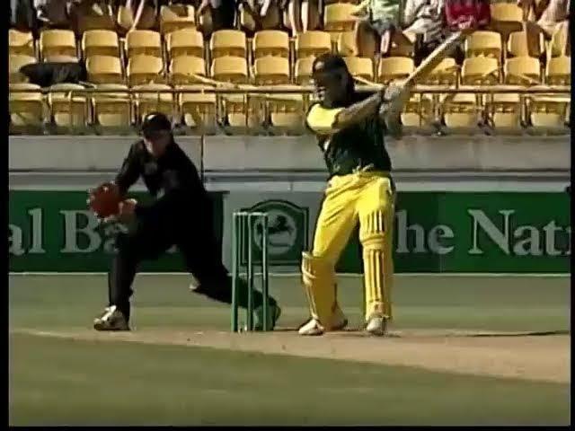 BRUTE POWER! Andrew Symonds 156 vs NZ - 8 sixes and 12 fours