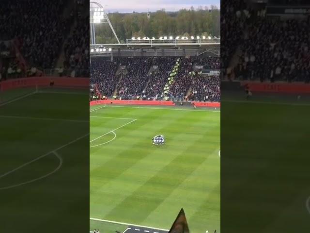 24k Hull City fans sing “Can’t help falling in love with you” 