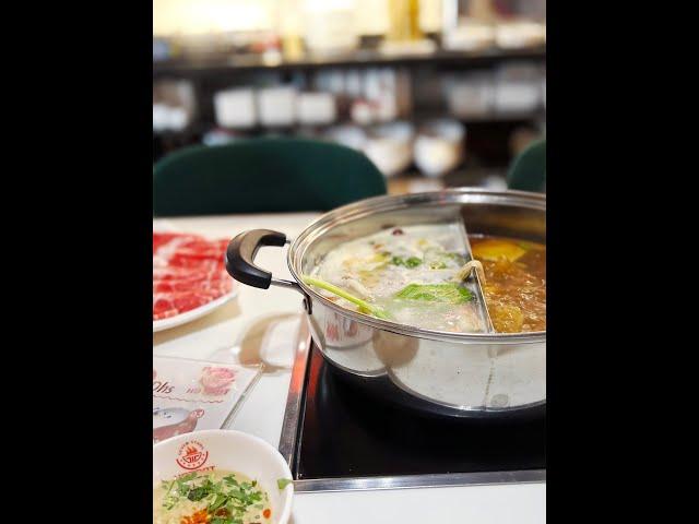 Watch how I mix my hotpot dipping sauce - Seven Stars Hotpot Restaurant in Dubai