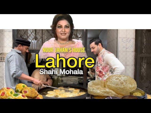 Street Food of Heera Mandi /Shahi Mohala/Taxali Gate Lahore