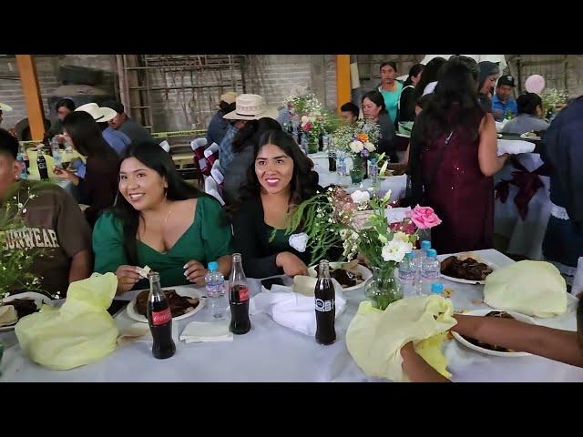 hora de la comida (boda tradicional en san juan mixtepec región de la mixteca oaxaqueña)