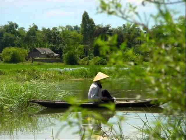 Vietnamese traditional music-DAN BAO & DAN TAM THAP LUC ENSEMBLE RU CON NAM BO