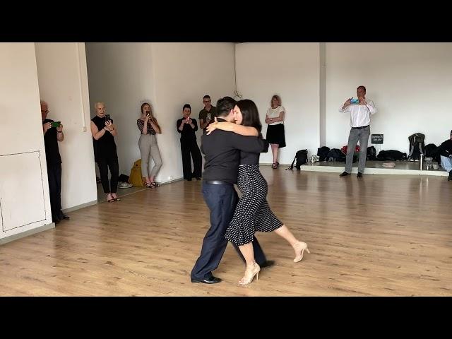 Tango class - close embrace, turn & rhythmical walking/ caminata I Ariel Taritolay & Cornelia Roy