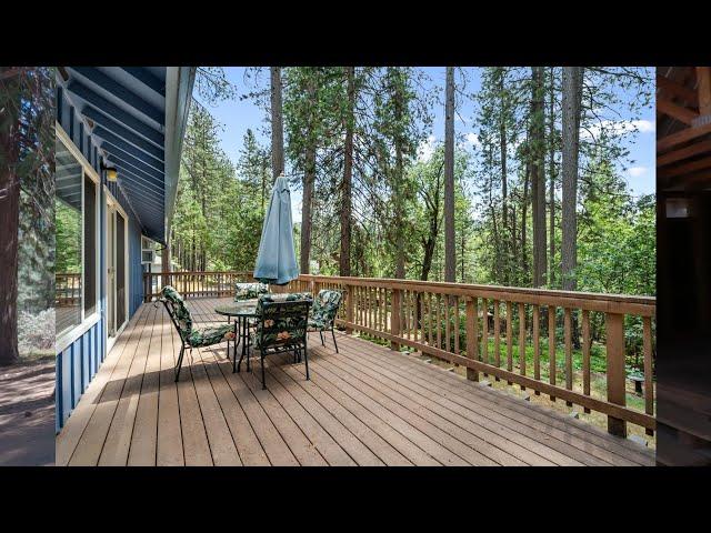 Escape to Tranquility with this Mountain Home on a Level Lot in a Quiet Cul de Sac.