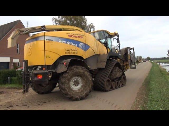 Maïs 2012 | New Holland 9040 op rupsen samen met een Terragator 2104 op rupsen | Wet harvest| Bomhof