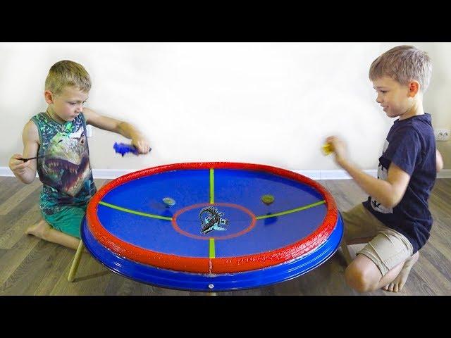 Beyblade Burst Turbo Battle на огромной арене Takara Tomy Super Z