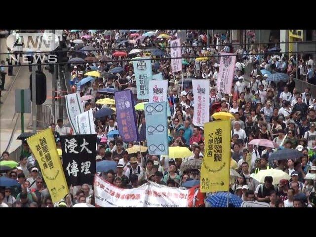 香港返還から19年　民主化求める大規模デモ(16/07/02)