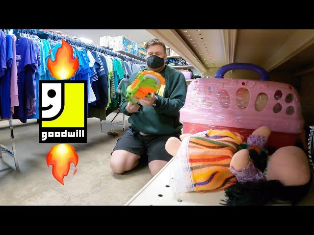 Rural Texas Goodwill KEEPS GETTING BETTER!! | Thrifting Road Trip