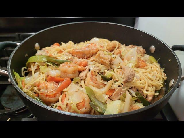 Pancit Canton Guisado (Rice noodles w/ shrimp, pork and vegetables)