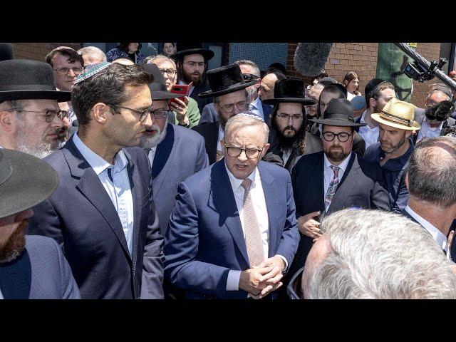 'Total humiliation': PM 'heckled' during visit to Adass synagogue