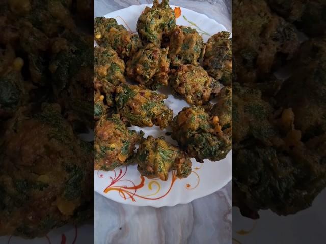 moong dal palak pakora#pakorarecipe#dalpakora#palakpakodi#pakoda# How to cook pakora#viral#shorts