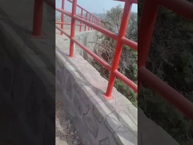 Barandas metálicas para muro de contención 