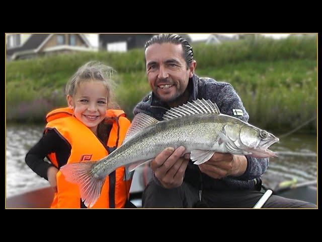 Verticaal Vissen op Snoekbaars  met shads #79