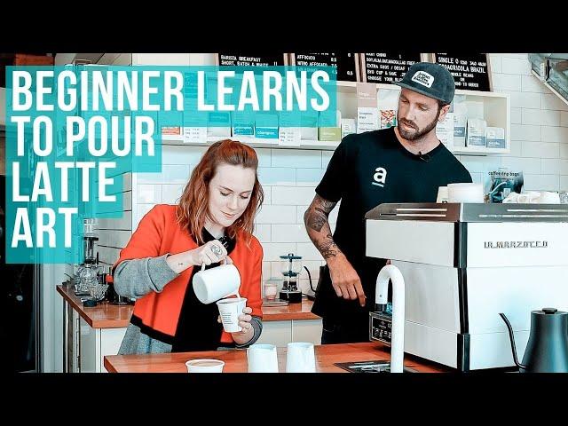 Teaching a beginner how to pour latte art patterns (Expert Barista Guide)