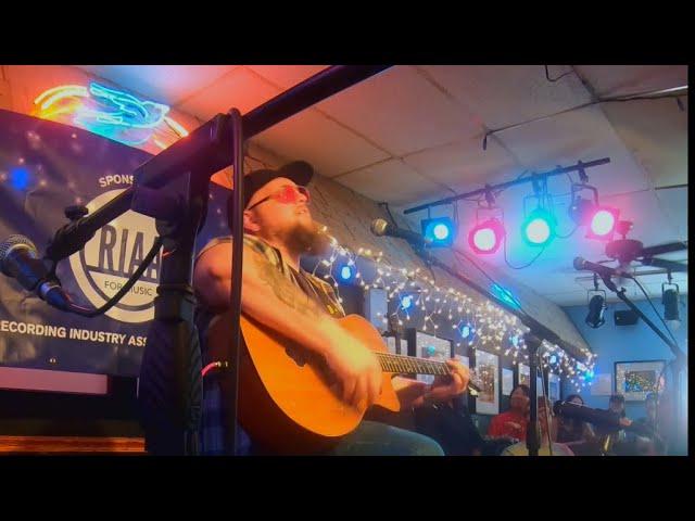 Redneck Disneyland (An Ode to Nashville)- Justin Wall (live at Bluebird Cafe)
