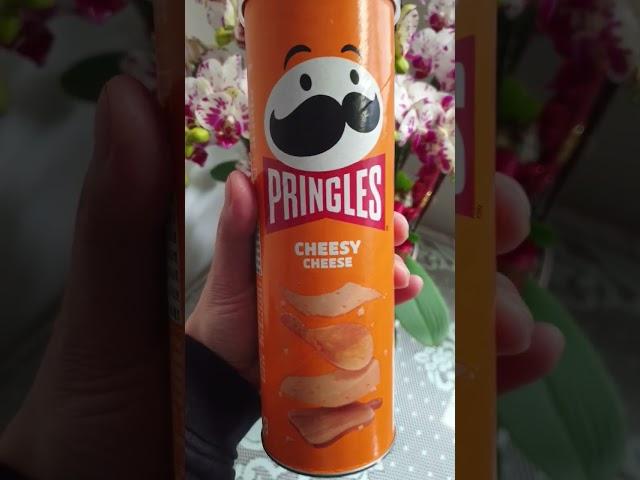 pringles cheesy cheese #pringles #chips #potatochips #potatosnacks #asmr #satisfying #shorts#cheesy