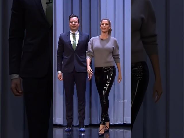 Gisele bündchen Teaching Jimmy Fallon how to walk like a supermodel #giselebündchen #jimmyfallon