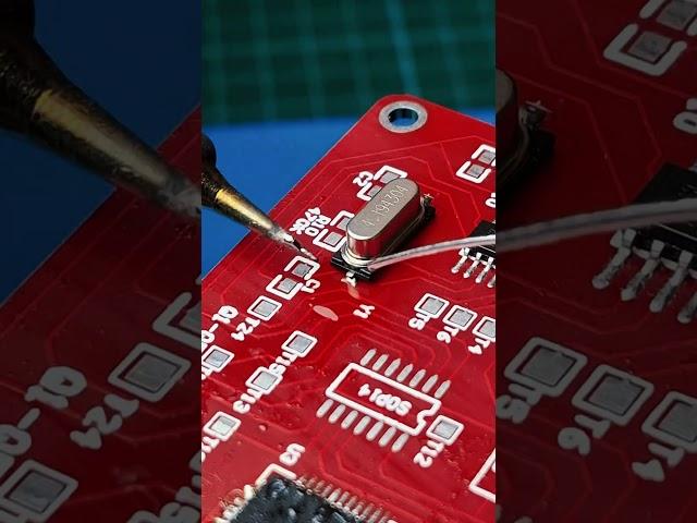 How to Solder SMD Crystal Oscillator Very Easy? #smd #oscillator #electronic
