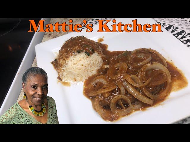 Smothered Cube Steak with Onions and Gravy | Southern Cube Steak Recipe | Mattie's Kitchen