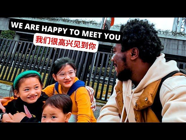 BLACK MAN MEETS CHINESE FAMILY AND THIS HAPPENS, THEY THINK AM HANDSOME!!