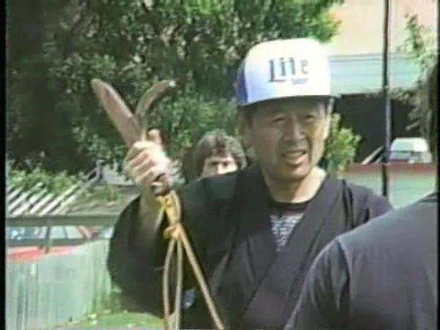 Masaaki Hatsumi shows how to use Kyoketsu-shoge, a ninja weapon of Togakure Ryu