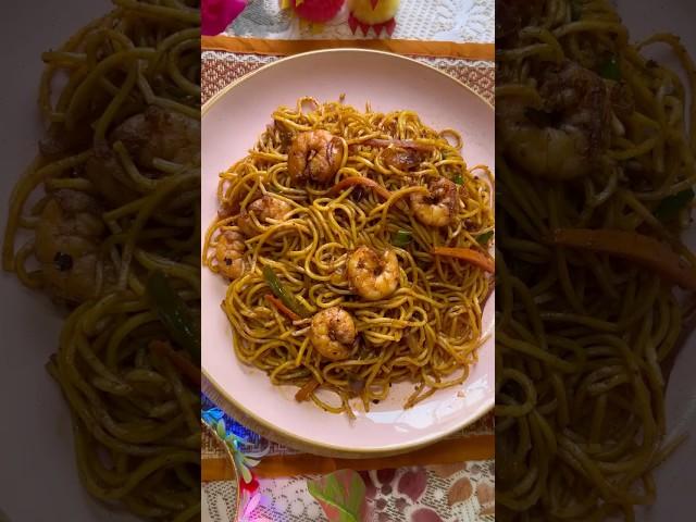 #shorts  Chilli Garlic Prawn Noodles #shortsfeed #food #cooking #recipe #foodie #noodles