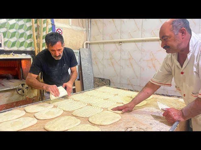 A bakery that works for hours|Cooking delicious Berber bread in Iran